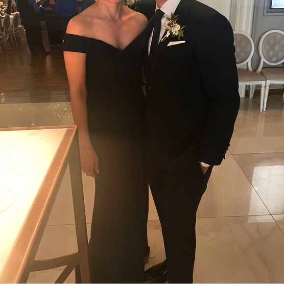 Off the shoulder evening gown - Picture 3 of 3